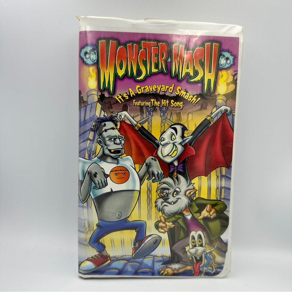 1999 MONSTER MASH VHS Universal Studios It's a Graveyard Smash! Clamshell